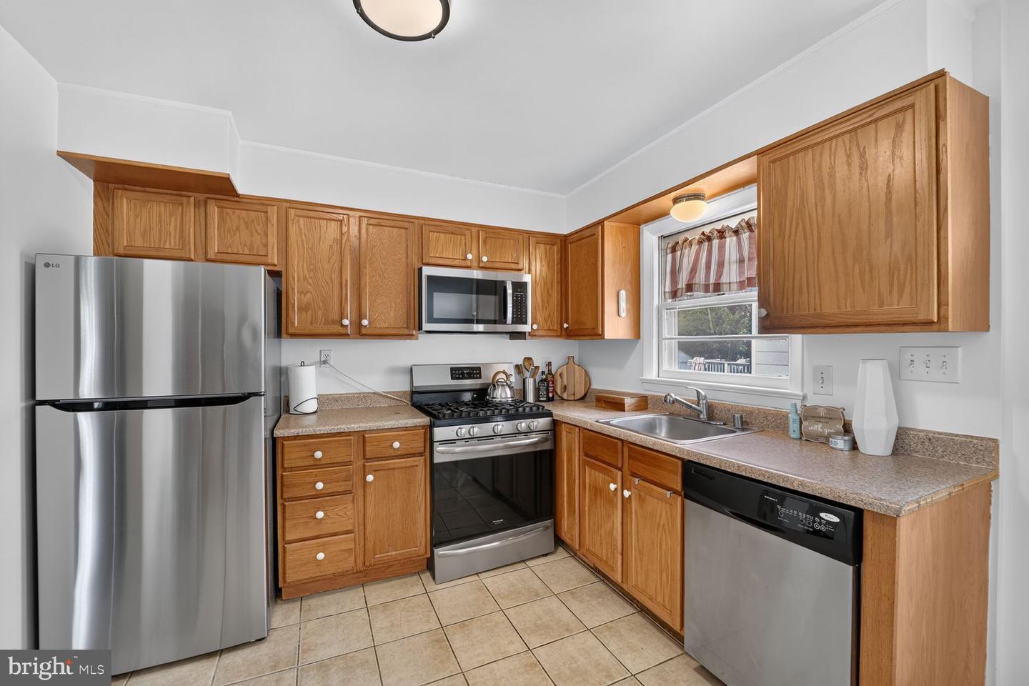 6402 Gateway Blvd Property Photo 9