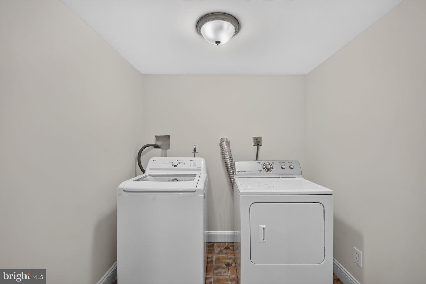 6402 Gateway Blvd Property Photo 30