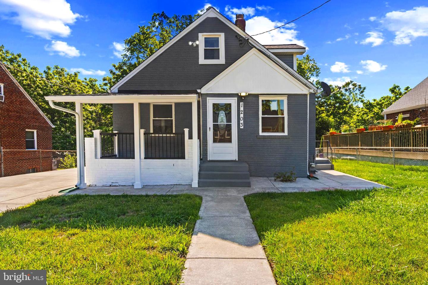 1203 FARMINGDALE AVE