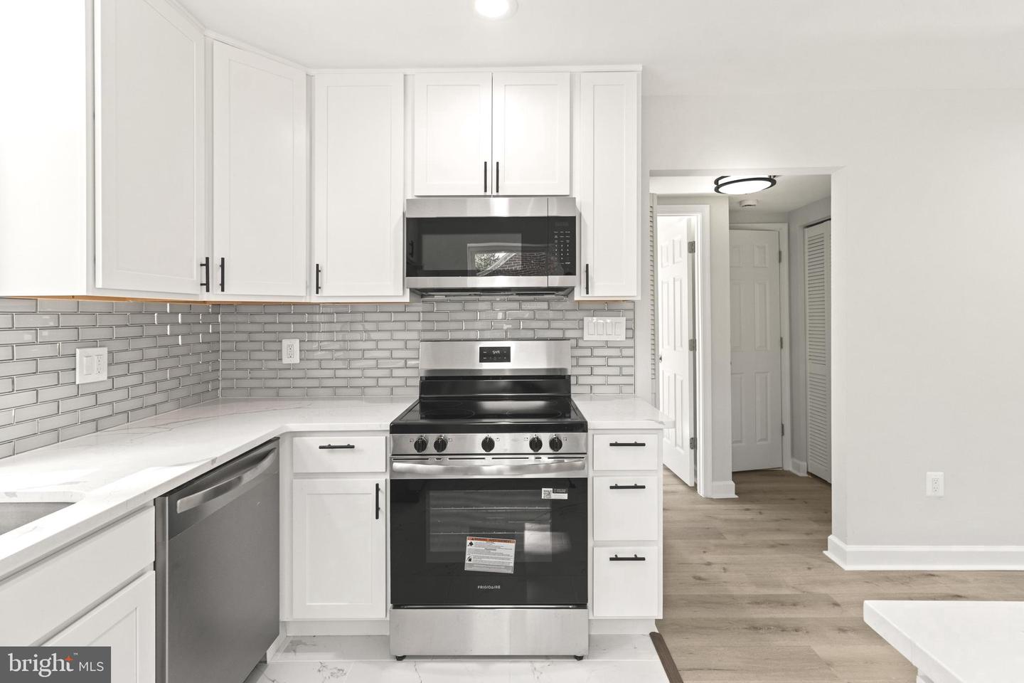 1203 Farmingdale Ave Property Photo 7