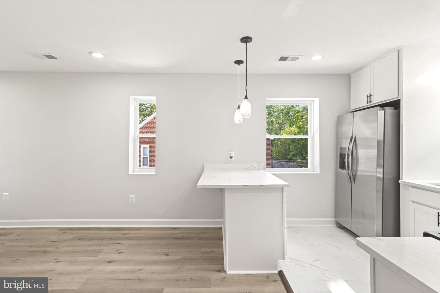 1203 Farmingdale Ave Property Photo 8