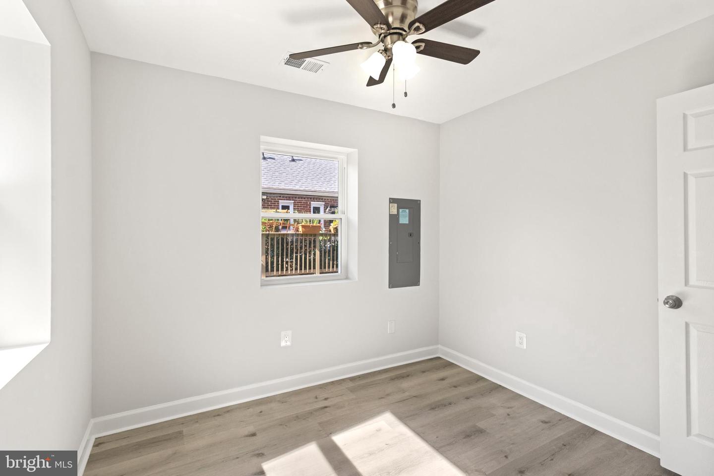 1203 Farmingdale Ave Property Photo 14