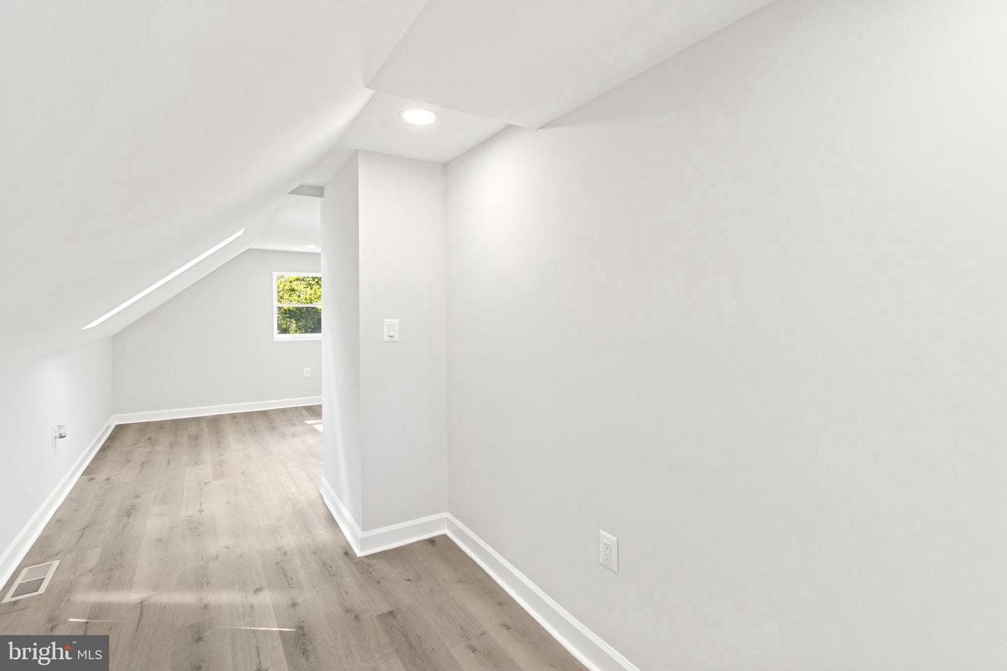 1203 Farmingdale Ave Property Photo 18