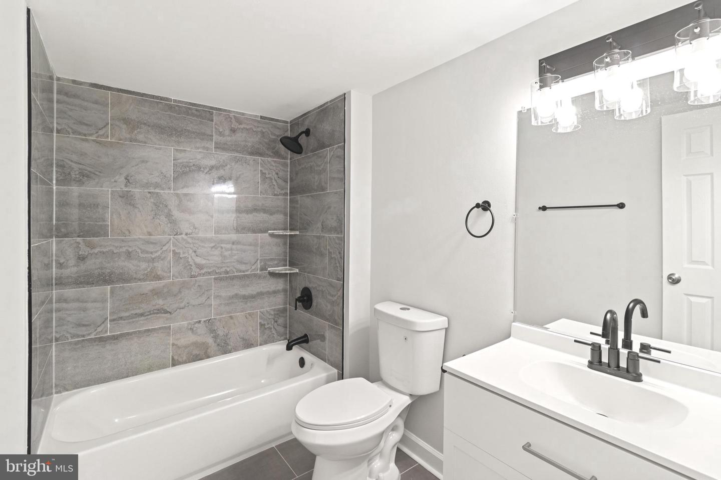 1203 Farmingdale Ave Property Photo 21