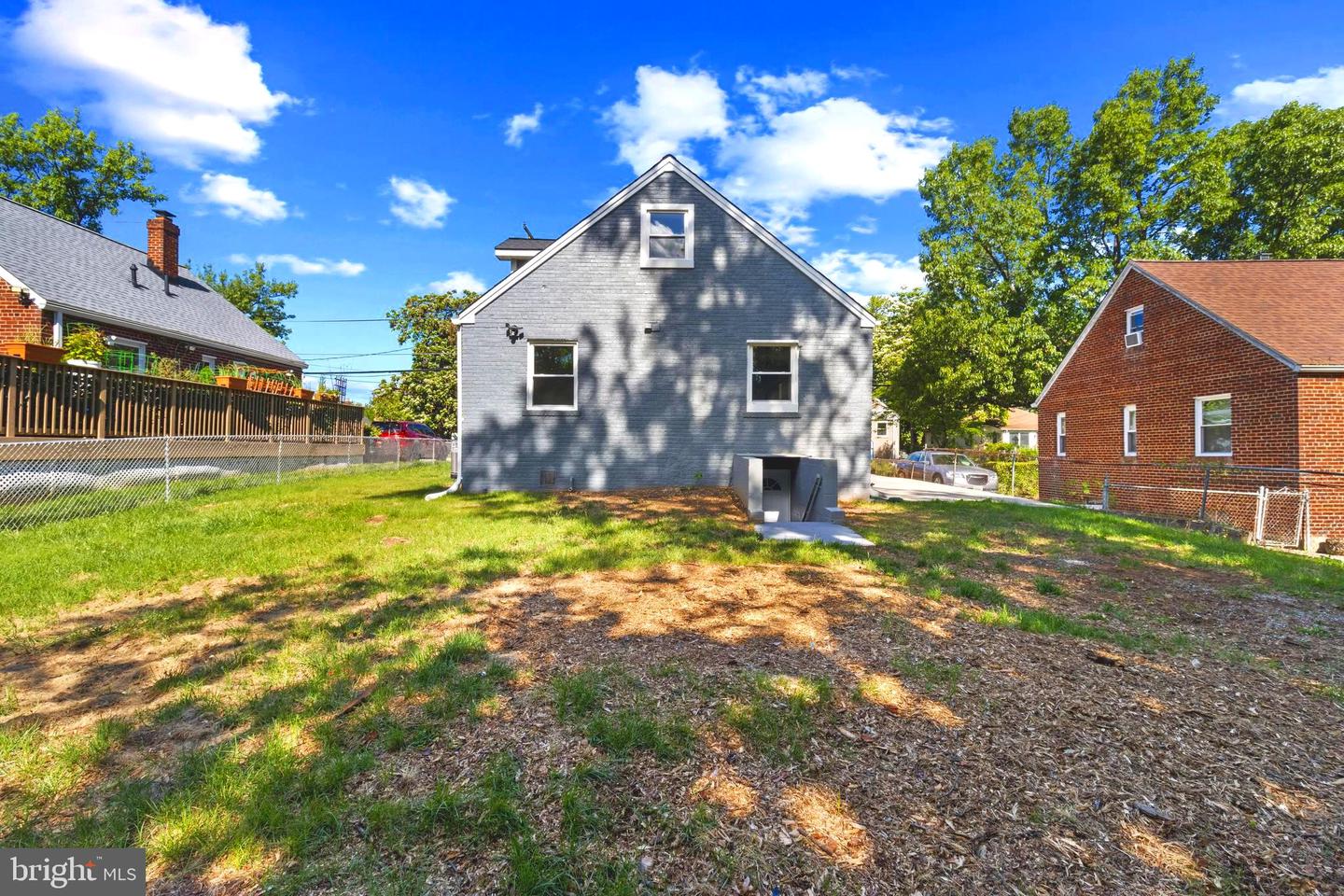1203 Farmingdale Ave Property Photo 23