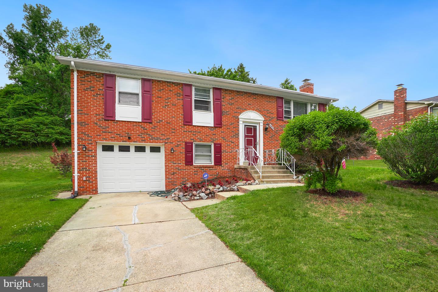4815 Woodford Ln Property Photo 1