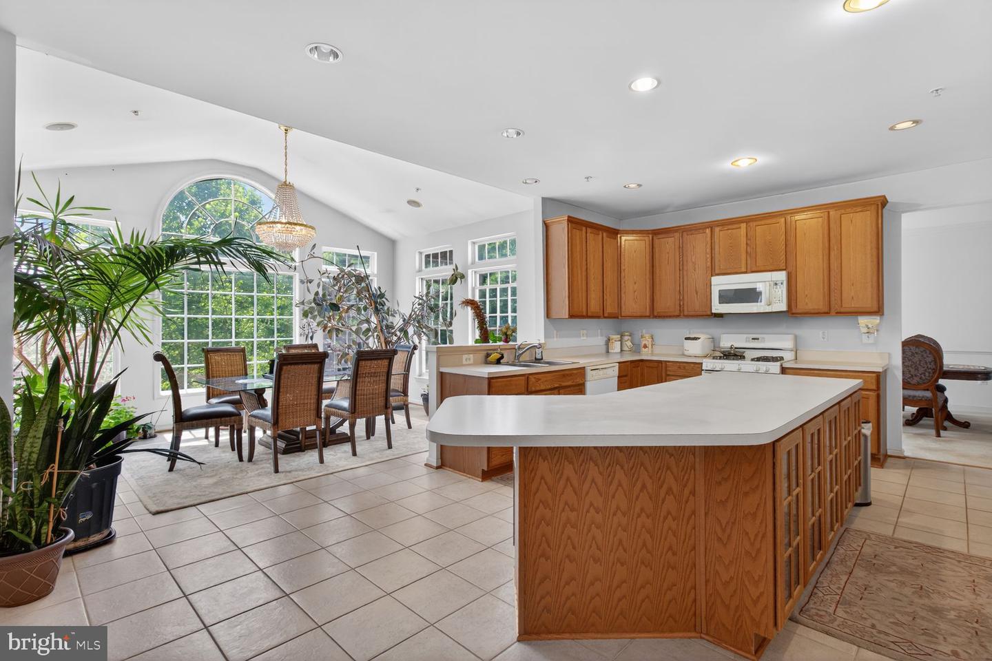 7305 Wellbrook Ct Property Photo 3