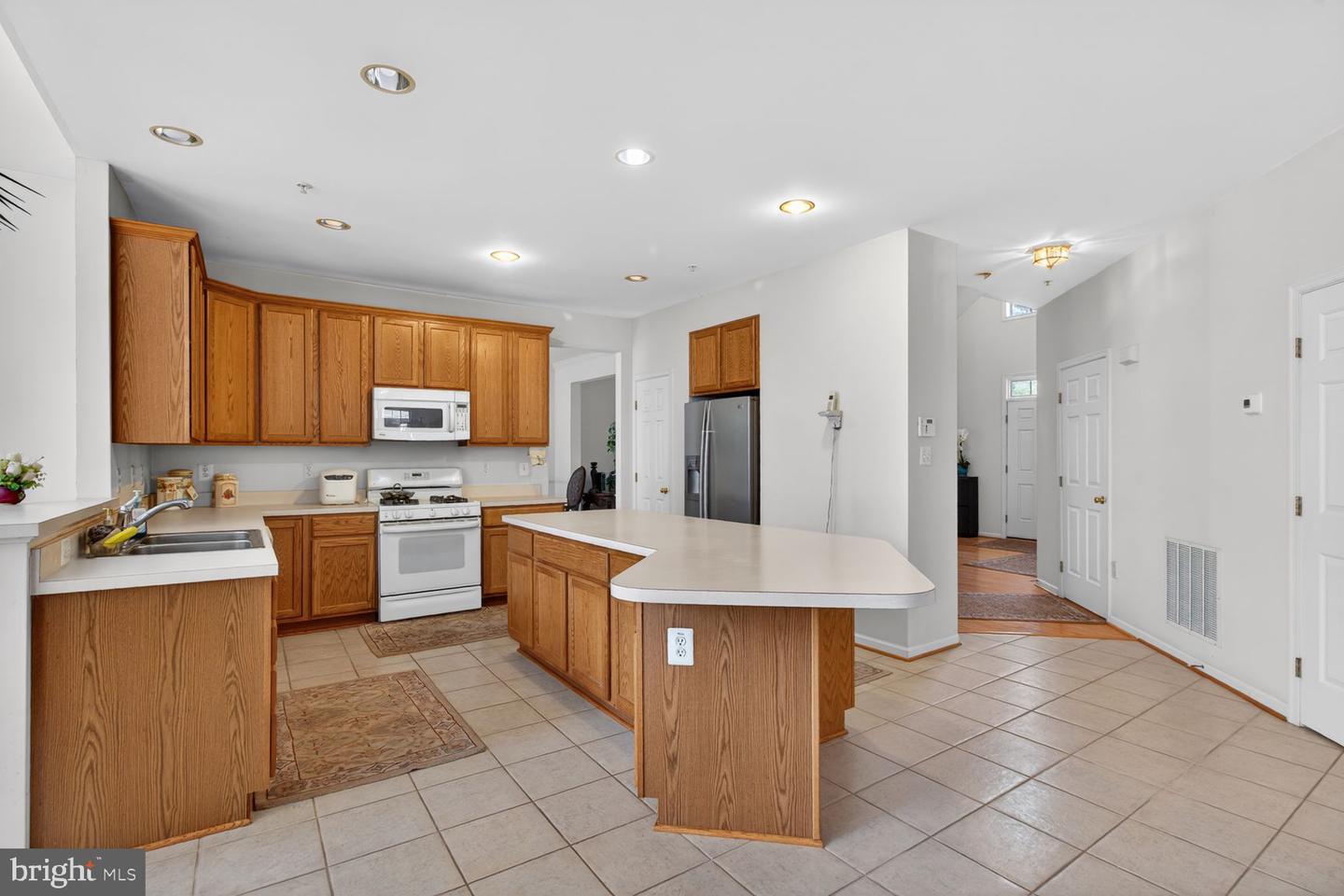 7305 Wellbrook Ct Property Photo 5