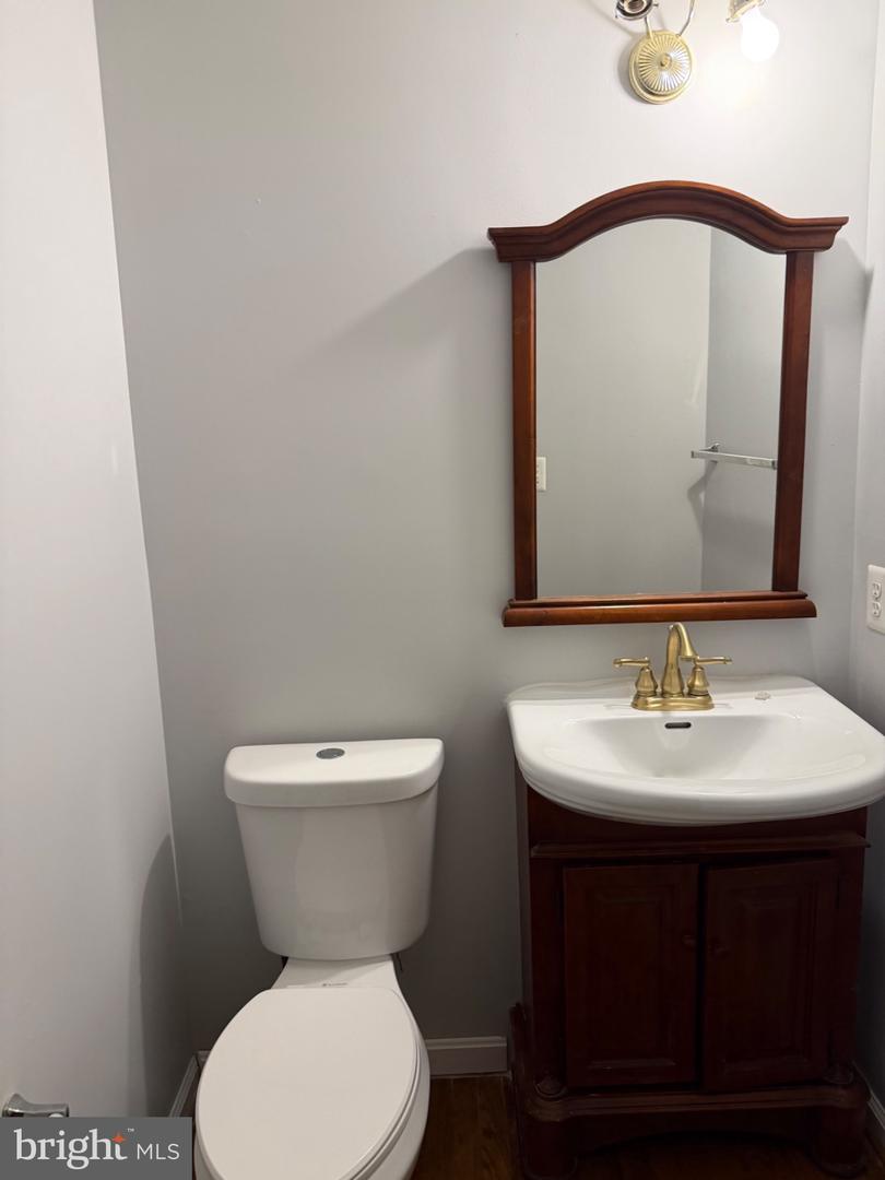 1503 Town View Ct Property Photo 4