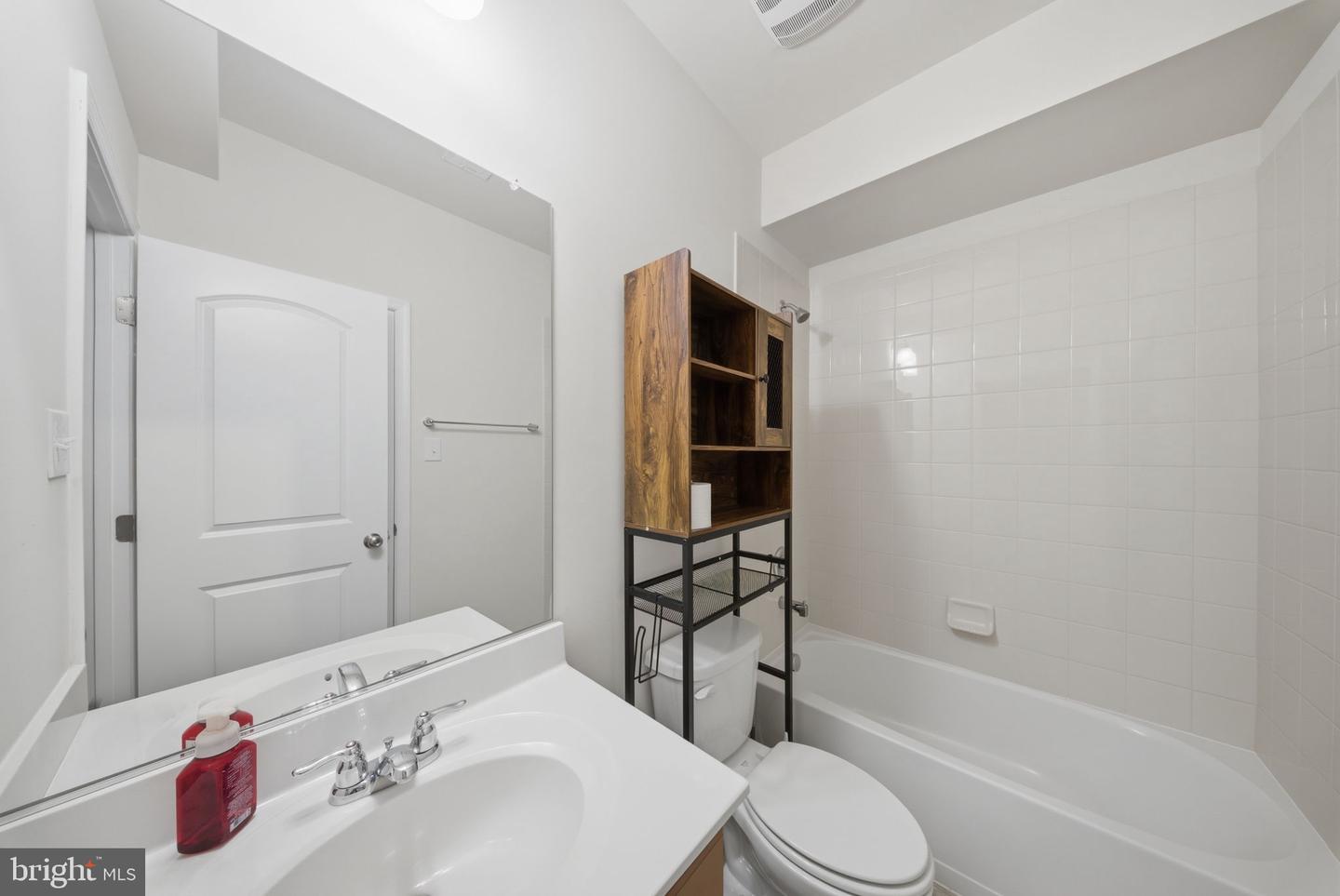 9617 Byward Blvd Property Photo 23