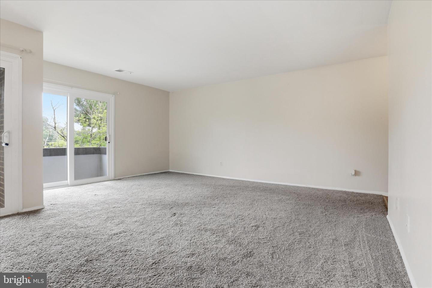 10214 Prince Pl #8-202 Property Photo 2