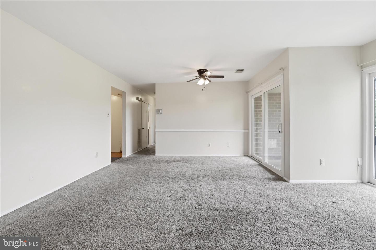 10214 Prince Pl #8-202 Property Photo 6
