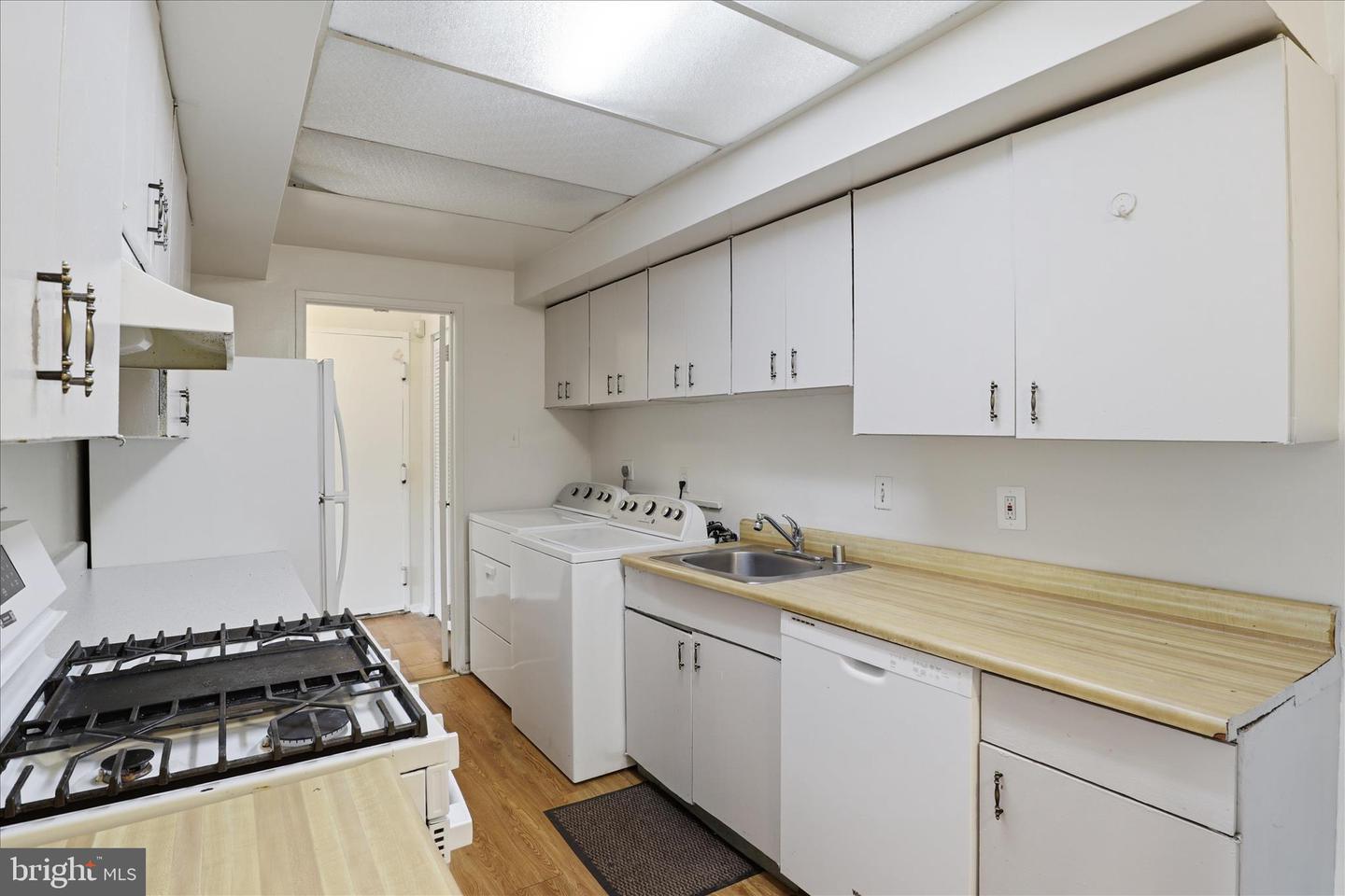 10214 Prince Pl #8-202 Property Photo 8