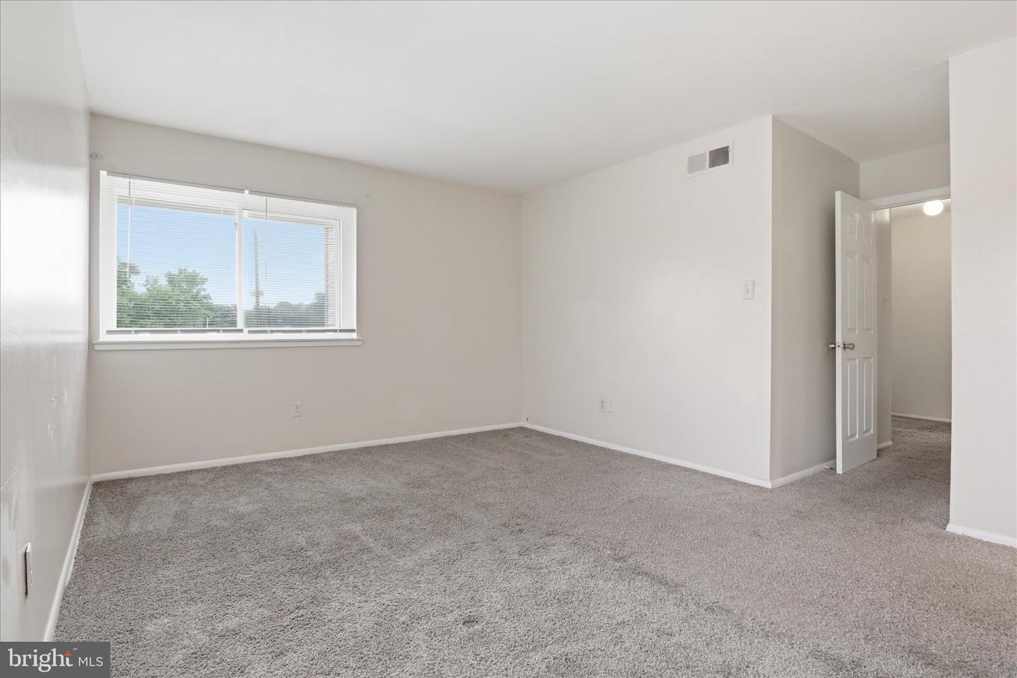 10214 Prince Pl #8-202 Property Photo 12