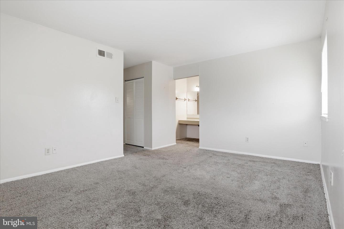 10214 Prince Pl #8-202 Property Photo 14