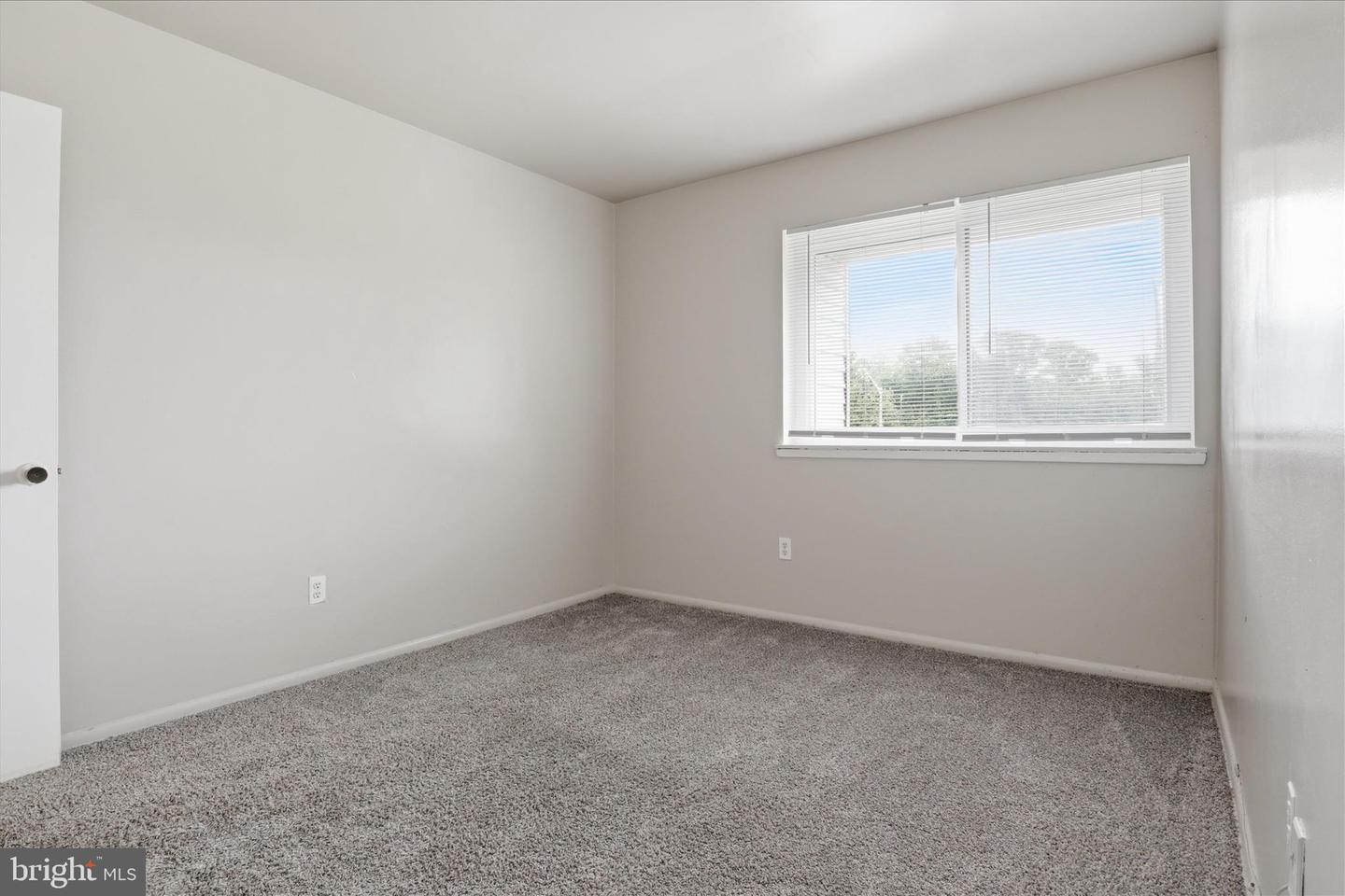 10214 Prince Pl #8-202 Property Photo 19