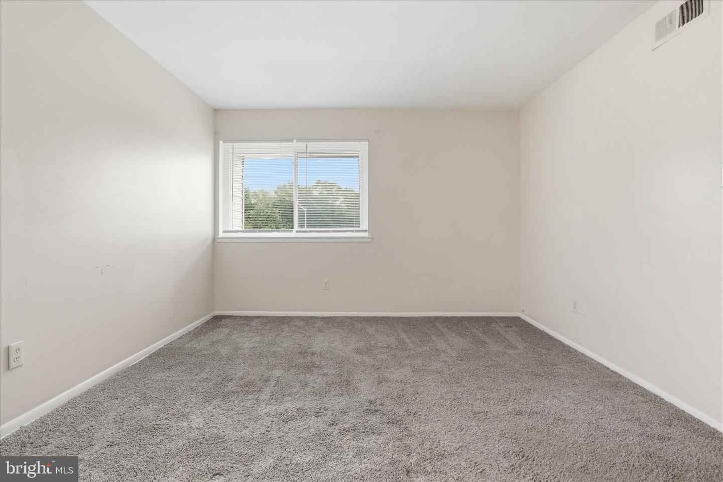 10214 Prince Pl #8-202 Property Photo 22