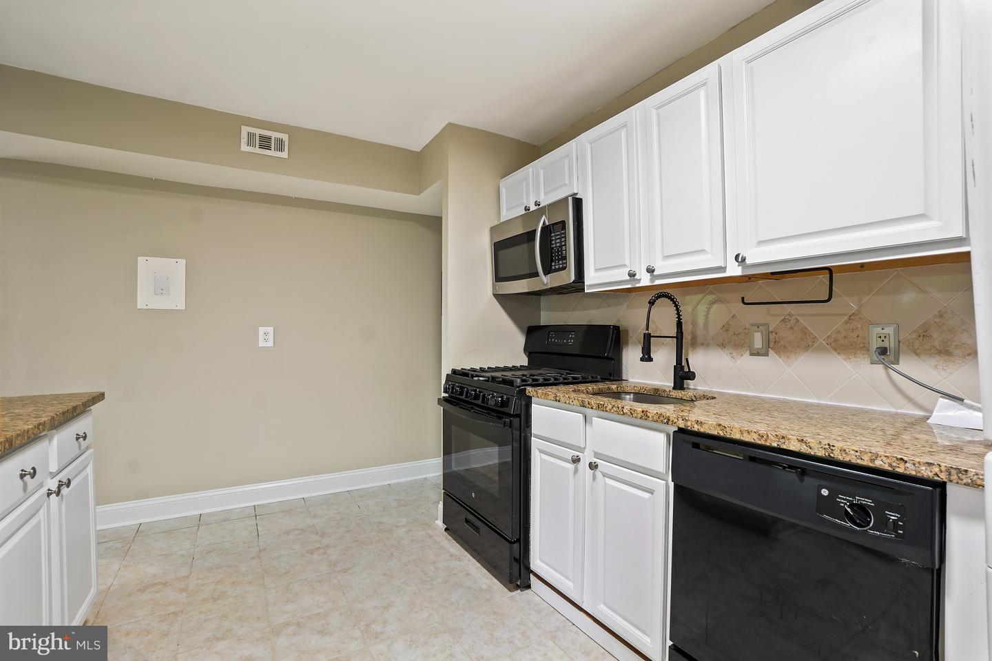 8487 Greenbelt Rd Property Photo 12