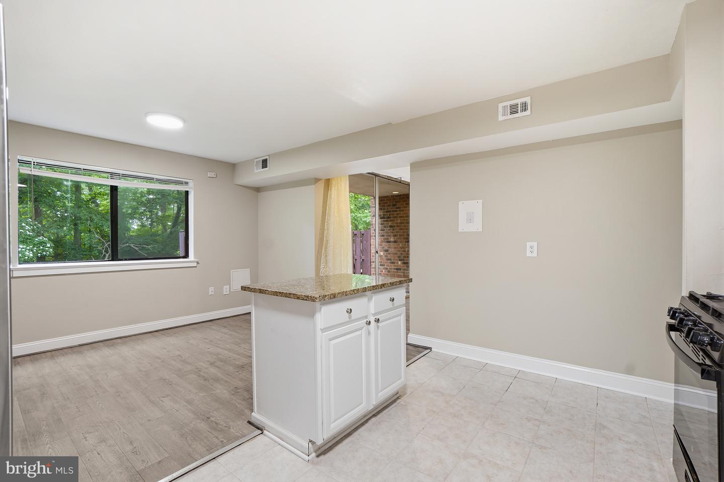 8487 Greenbelt Rd Property Photo 13