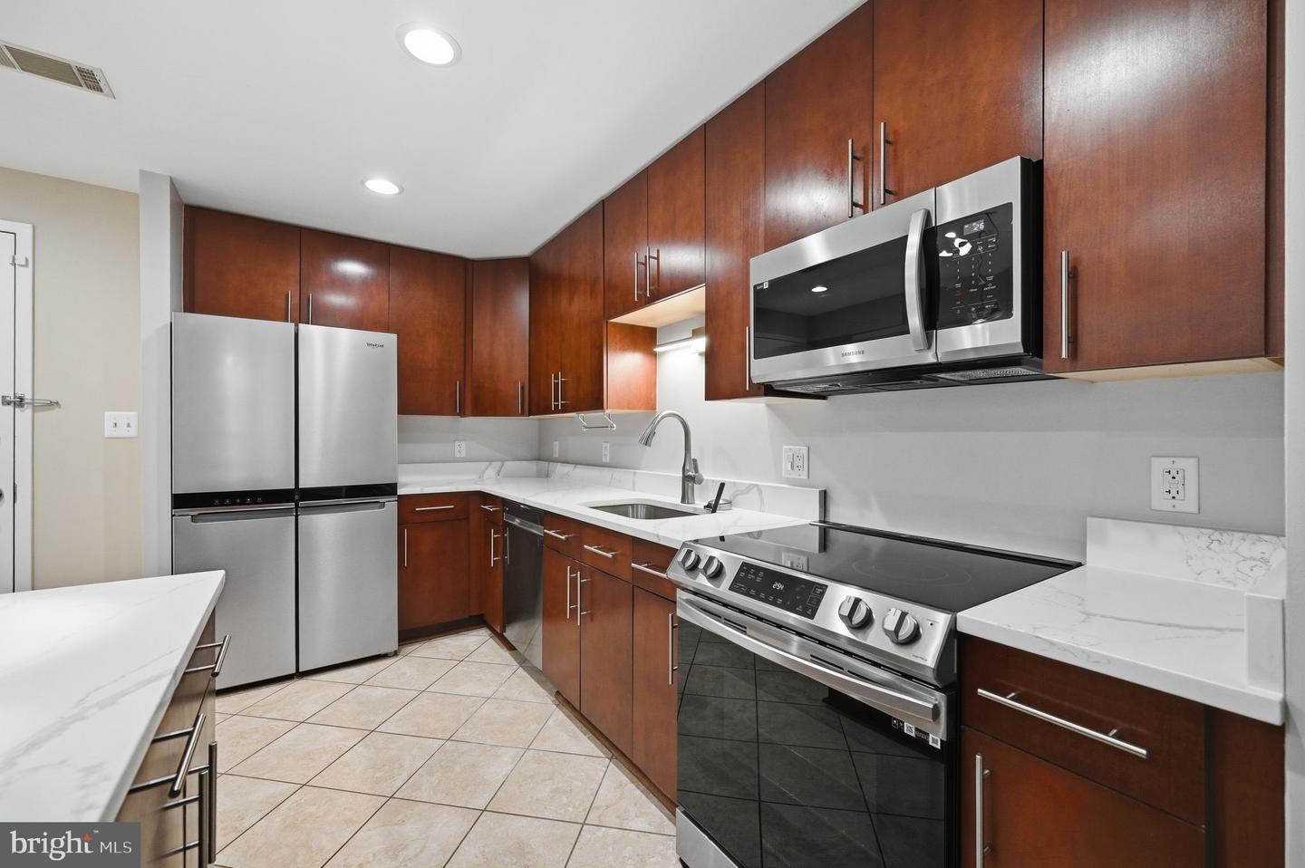 157 Fleet St #211 Property Photo 3