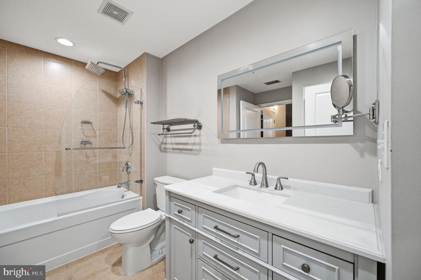 157 Fleet St #211 Property Photo 15