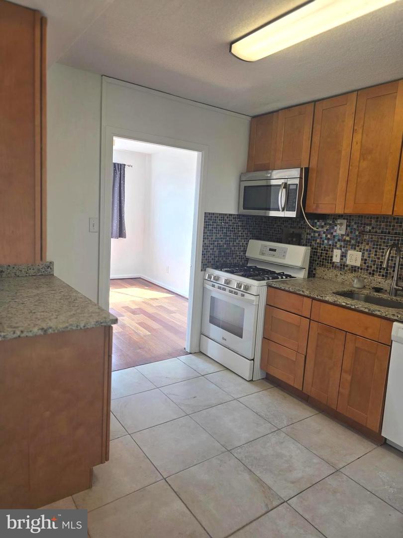 1836 Metzerott #1704 Property Photo 10