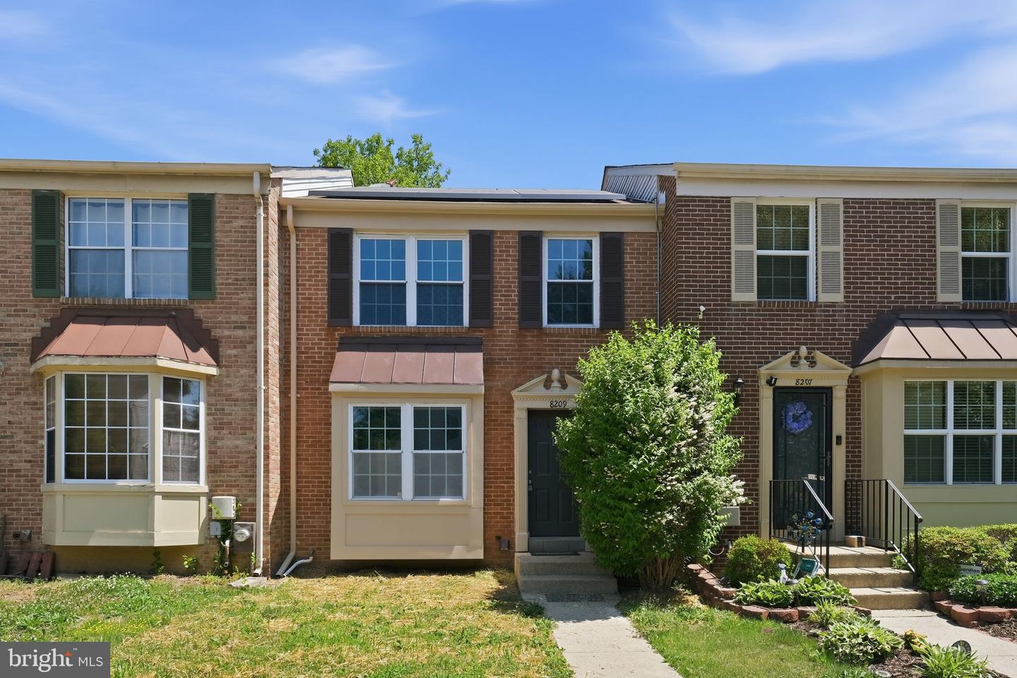 8209 Londonderry Ct Property Photo 1