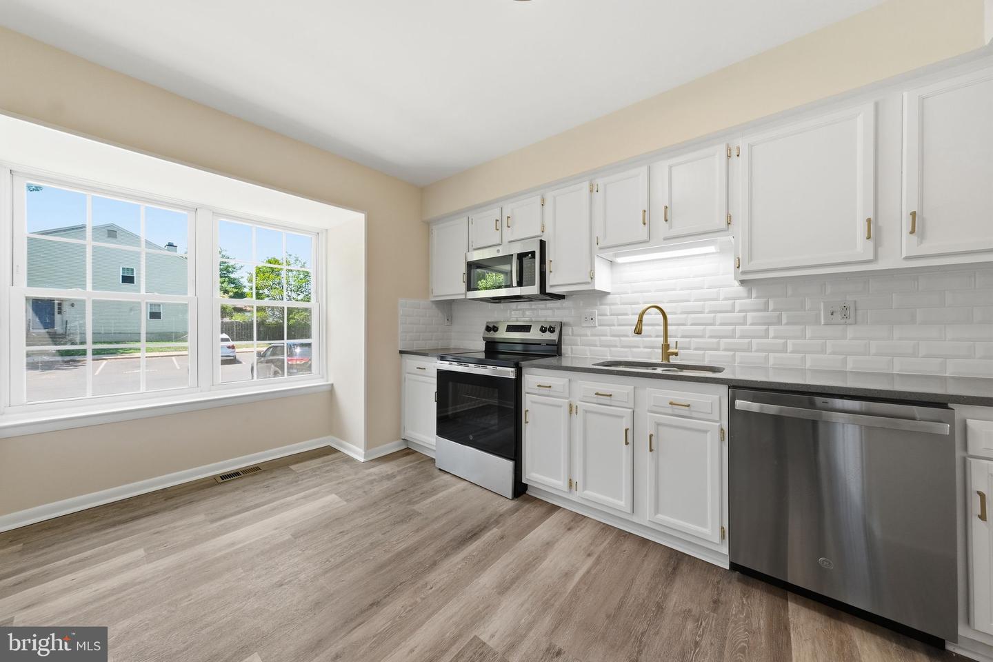 8209 Londonderry Ct Property Photo 5