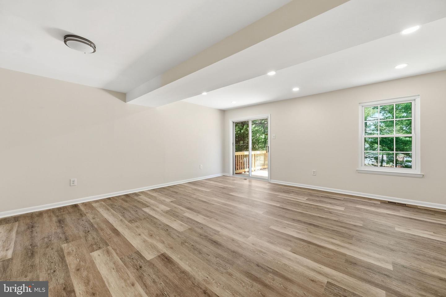8209 Londonderry Ct Property Photo 6