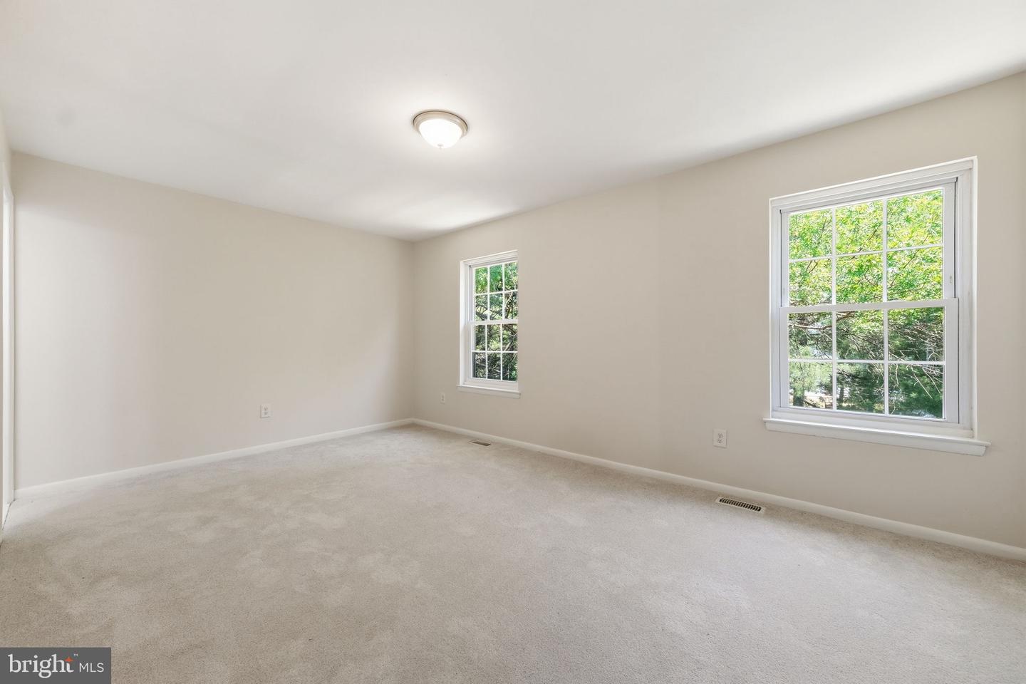 8209 Londonderry Ct Property Photo 8