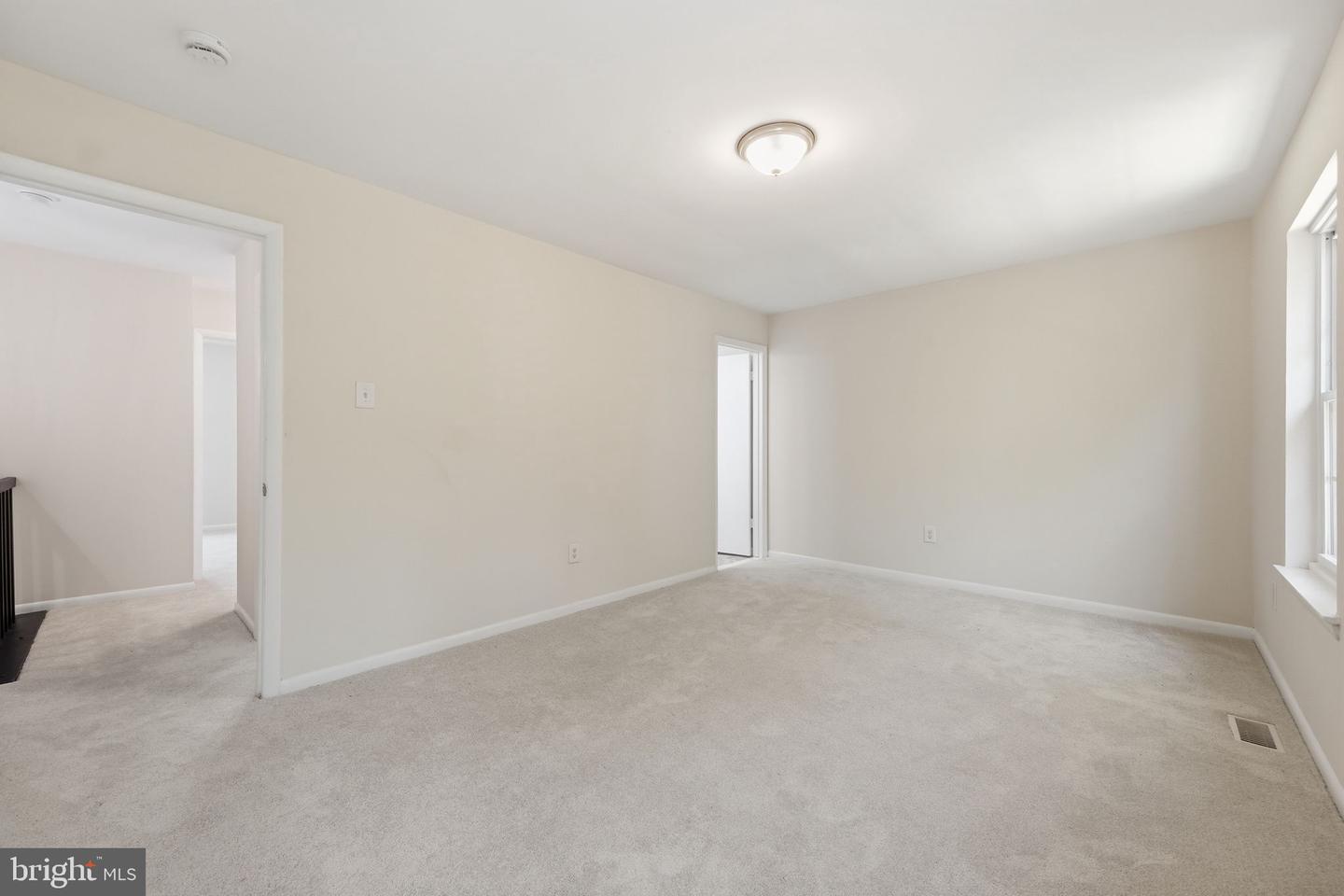 8209 Londonderry Ct Property Photo 9