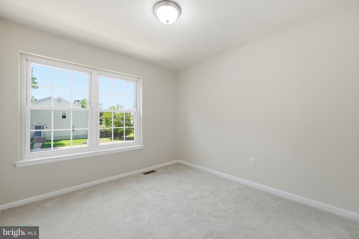8209 Londonderry Ct Property Photo 11