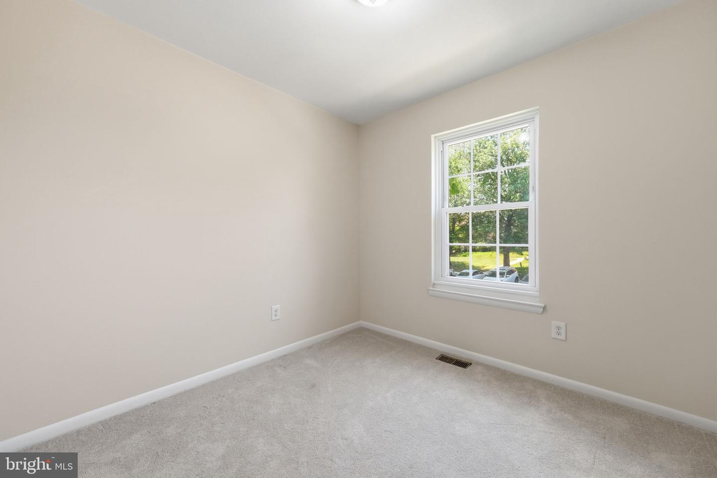 8209 Londonderry Ct Property Photo 13