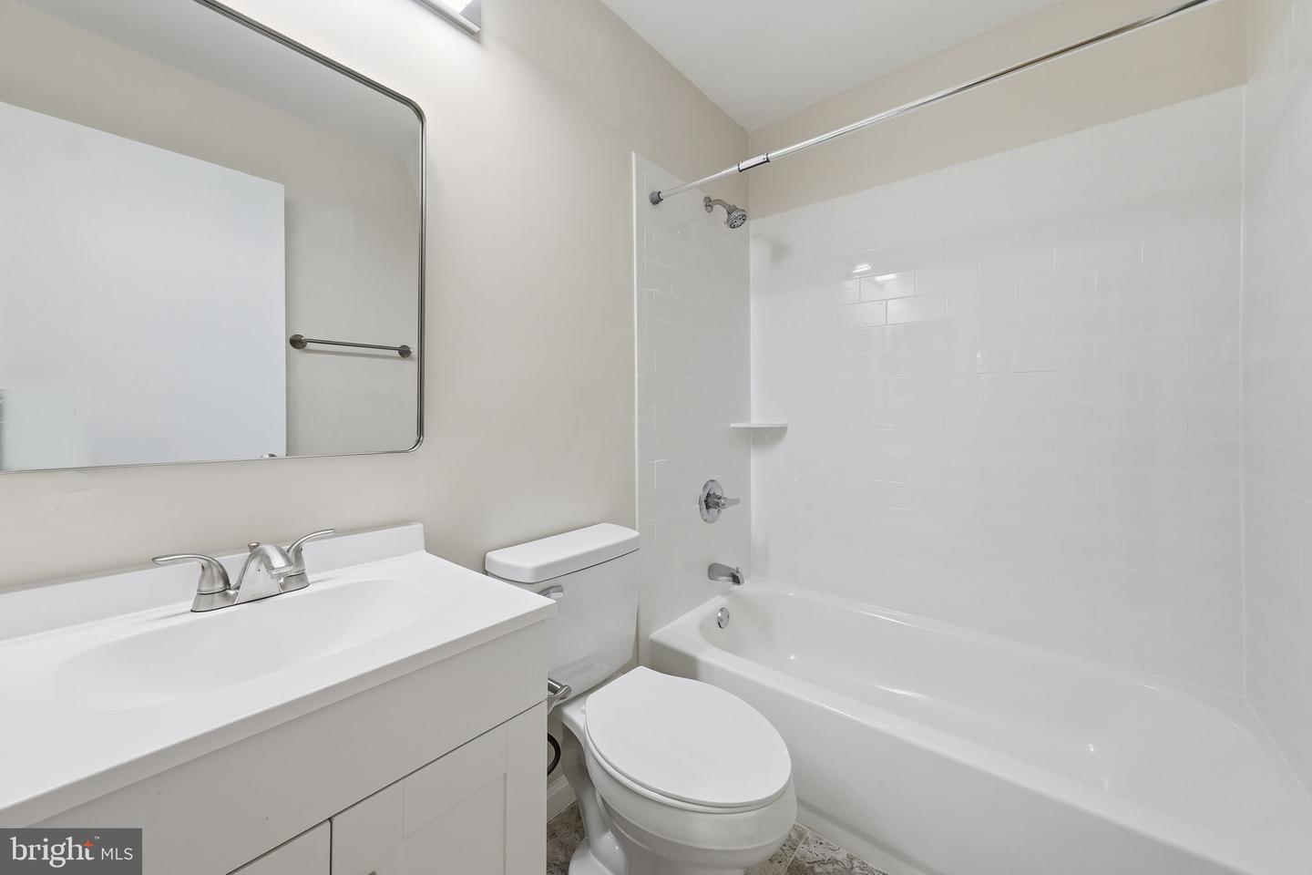 8209 Londonderry Ct Property Photo 14