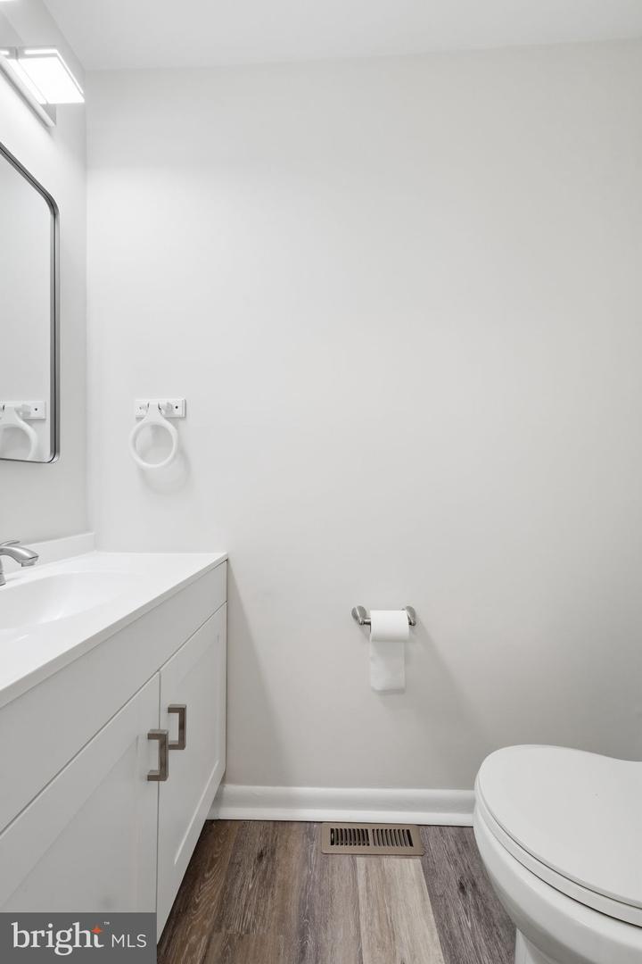 8209 Londonderry Ct Property Photo 16