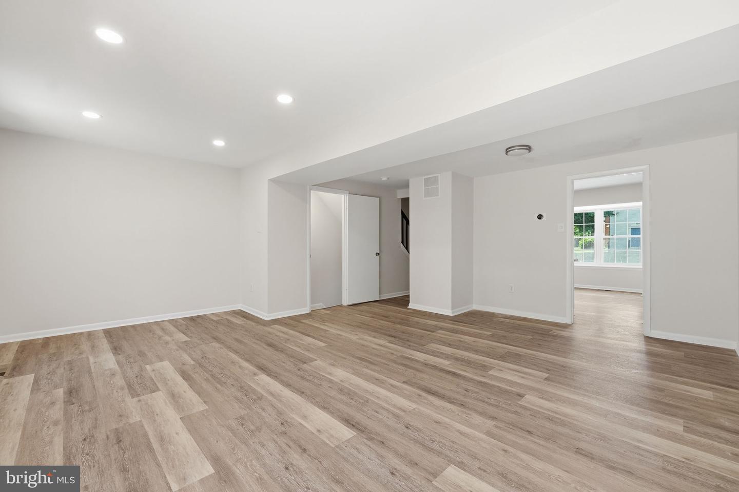 8209 Londonderry Ct Property Photo 17