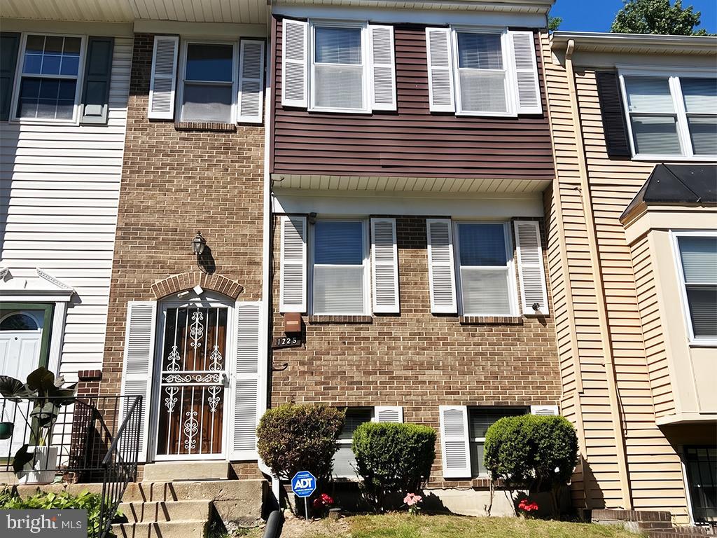 1725 Forest Park Dr Property Photo 1