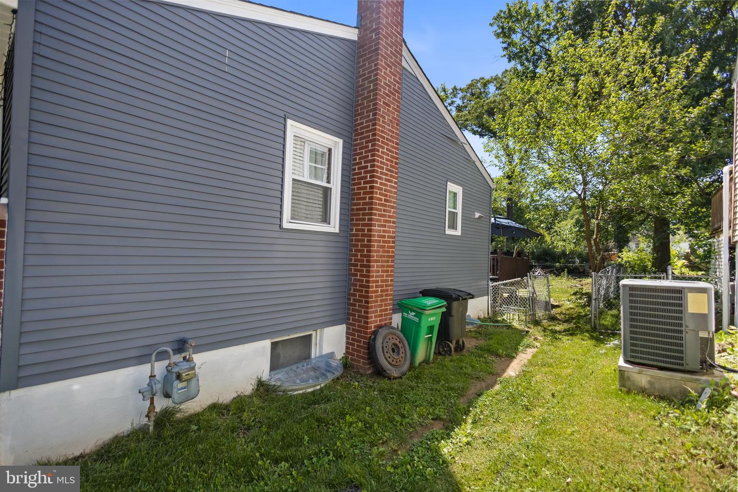 9217 3rd St Property Photo 2