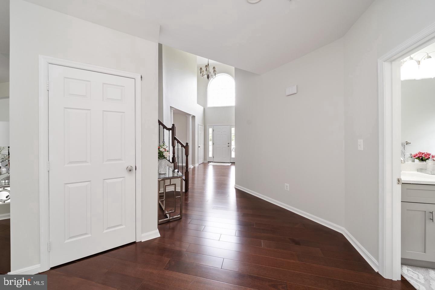 10807 Glenshire Dr Property Photo 3