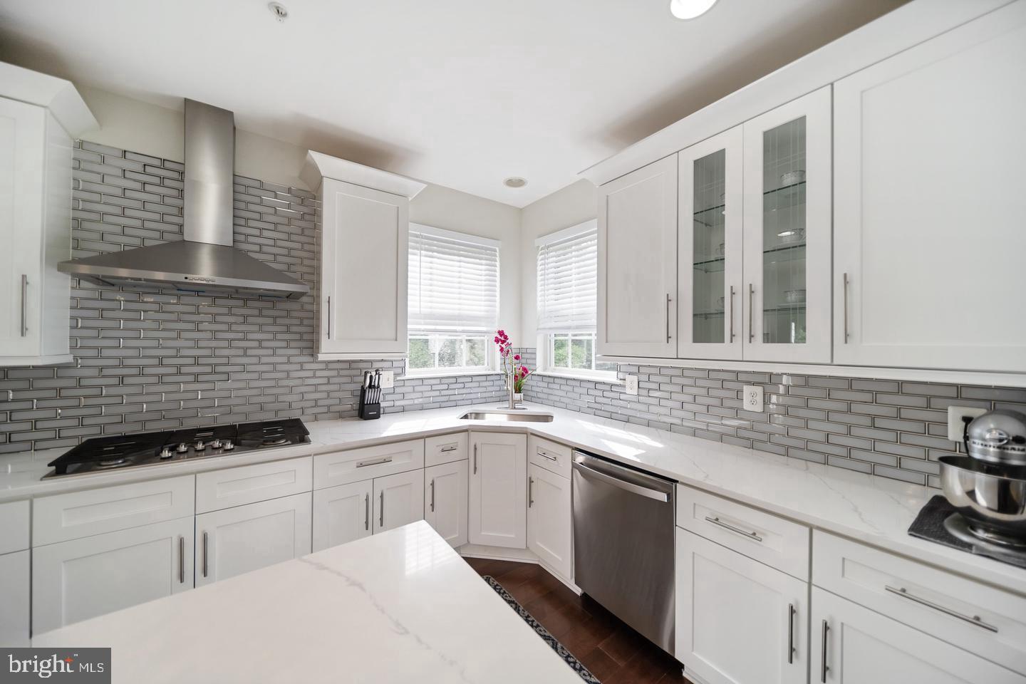 10807 Glenshire Dr Property Photo 16