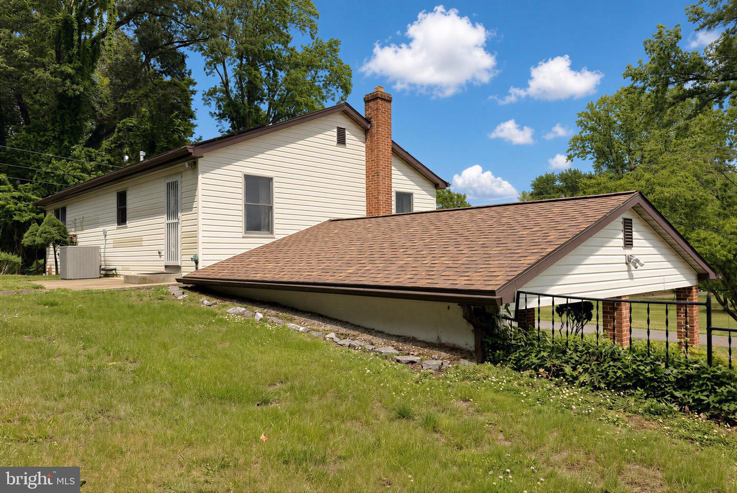 23401 Hawkins Dr Property Photo 5