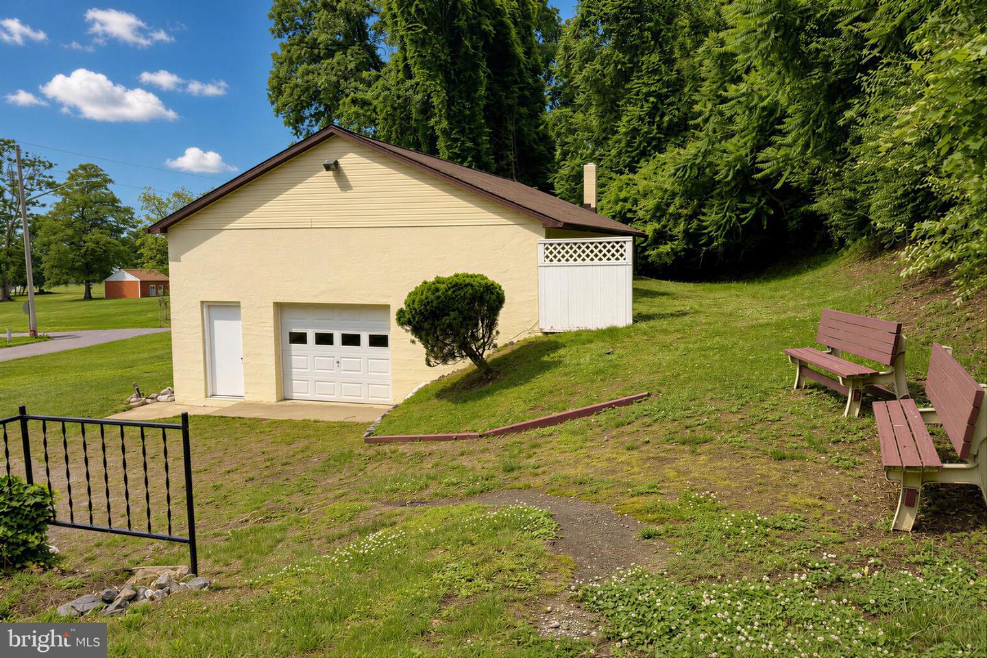 23401 Hawkins Dr Property Photo 6