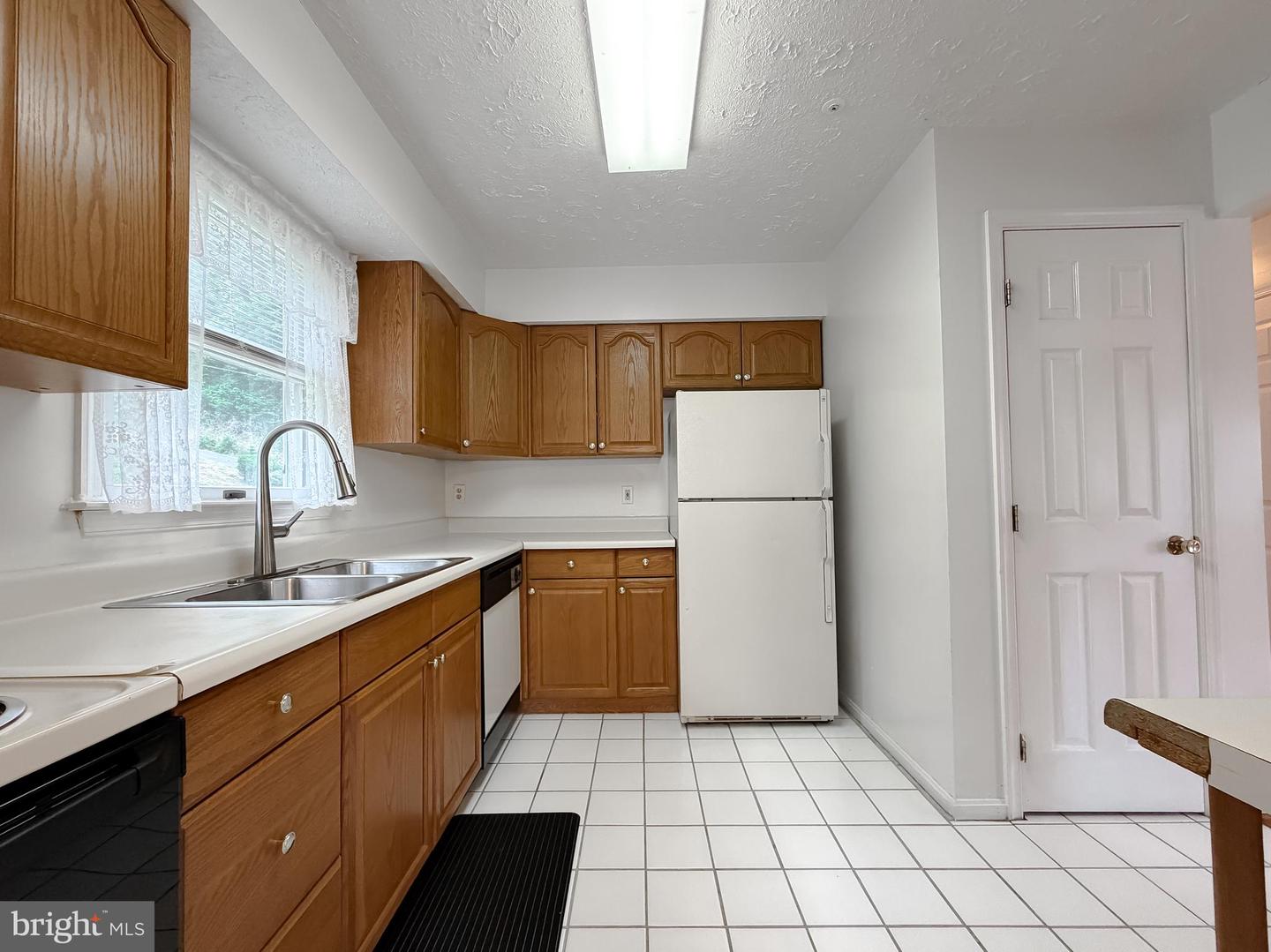 23401 Hawkins Dr Property Photo 9