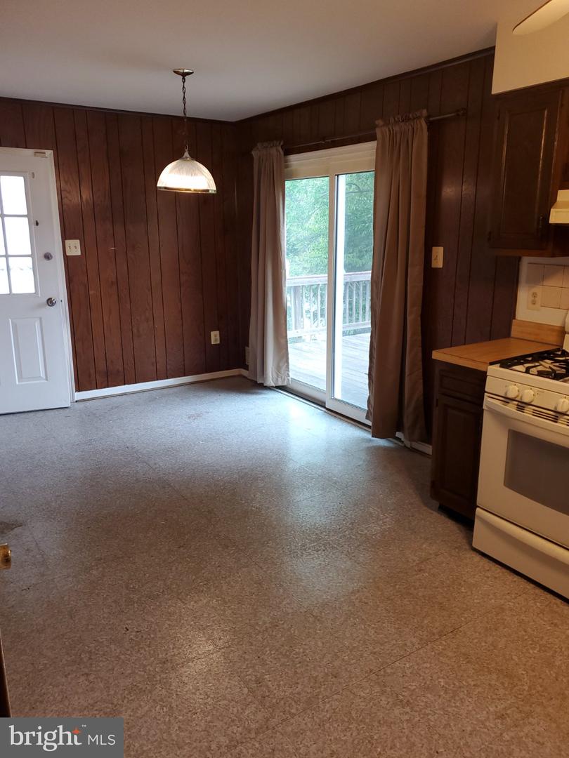 2704 John A Thompson Rd Property Photo 8