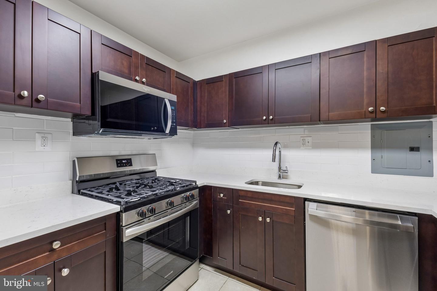 3805 Swann #t2 Property Photo 5