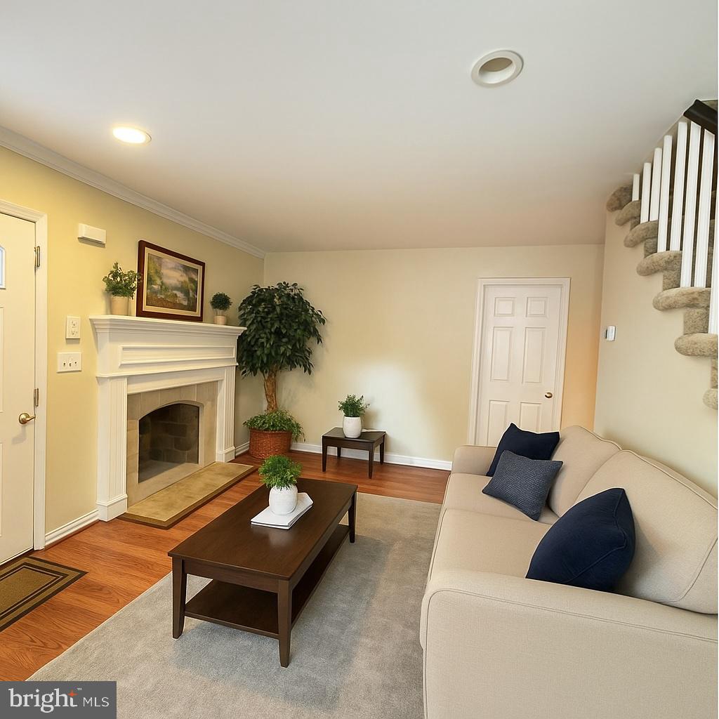 707 MENTOR AVE Property Photo 1