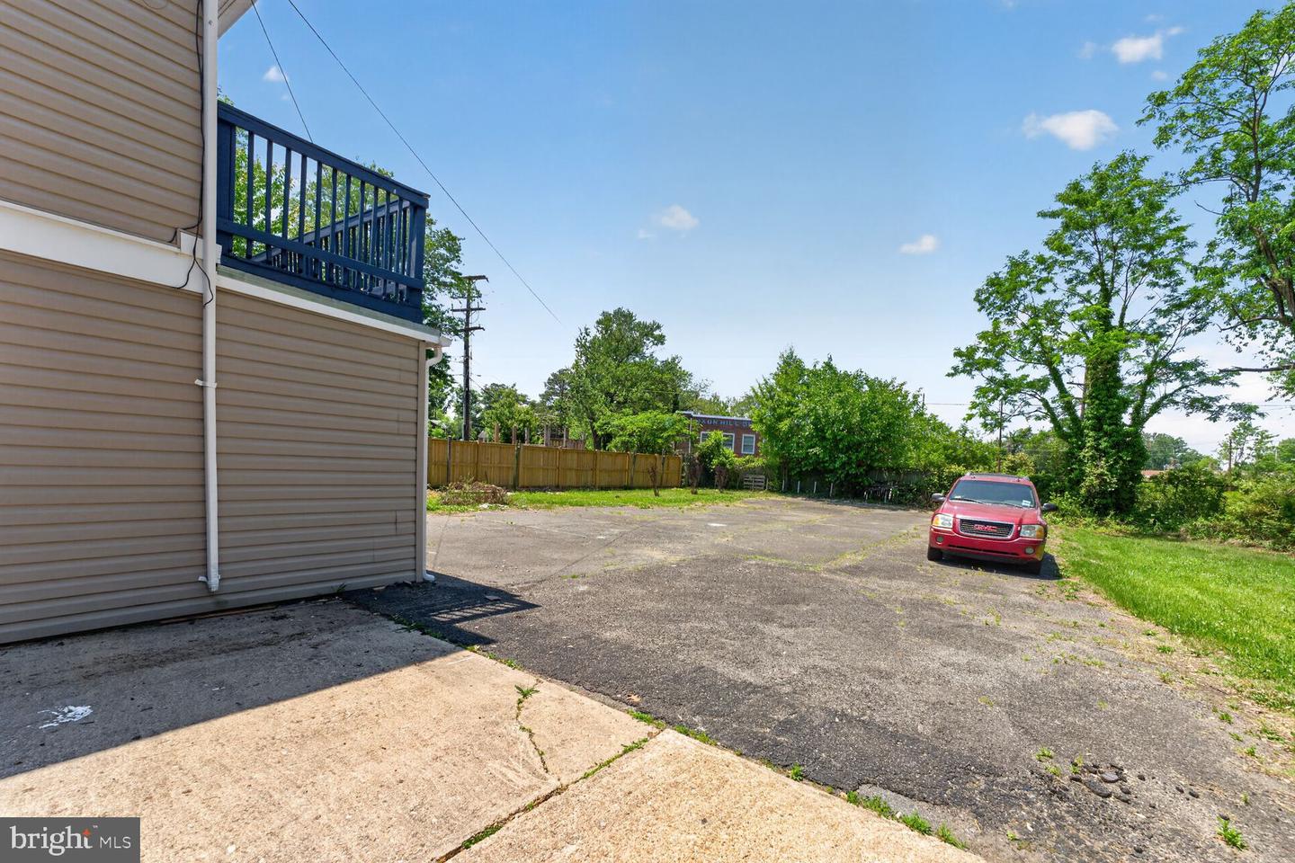 7205 Livingston Rd Property Photo 4
