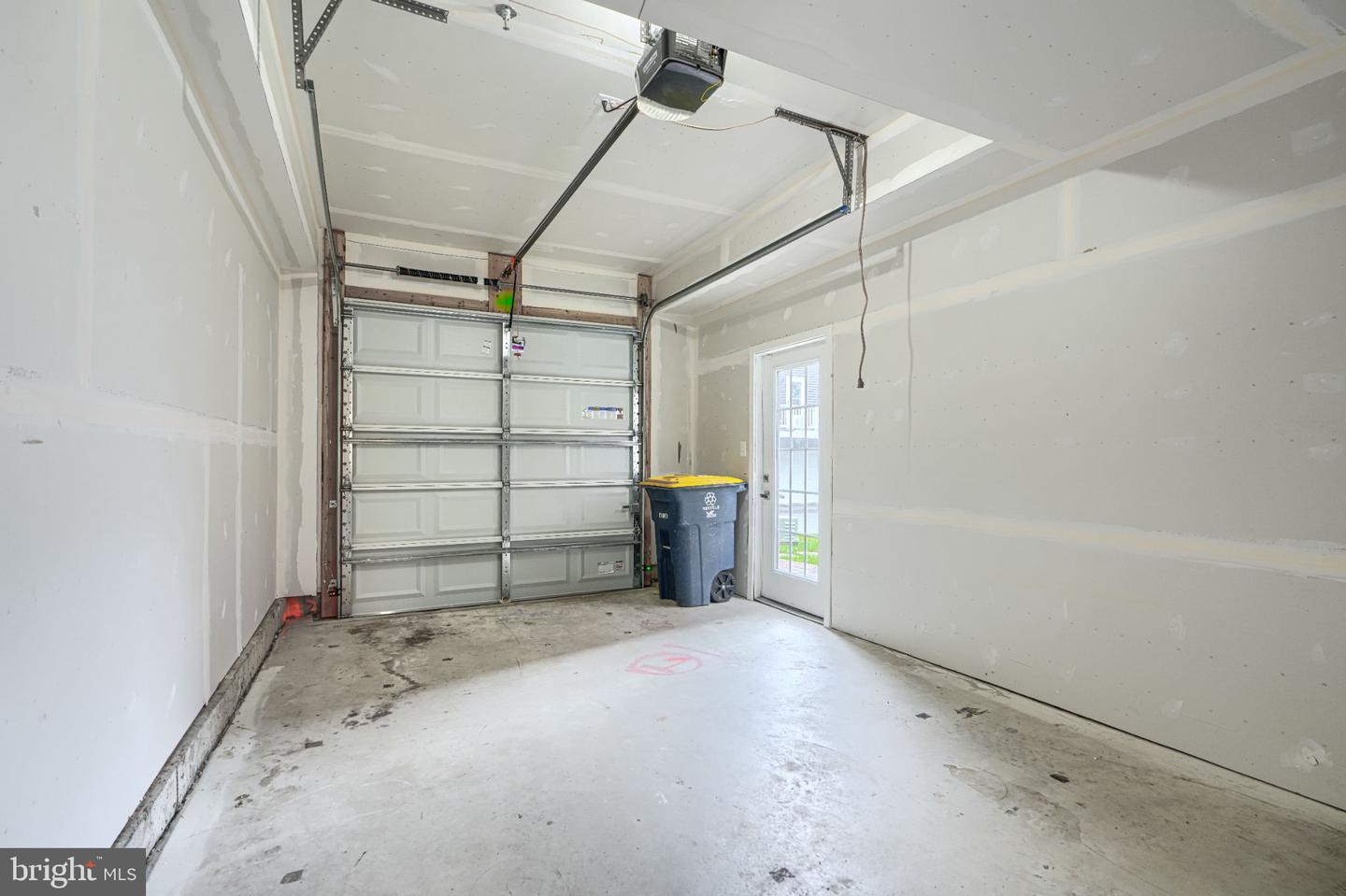 10720 Presidential Pkwy Property Photo 16