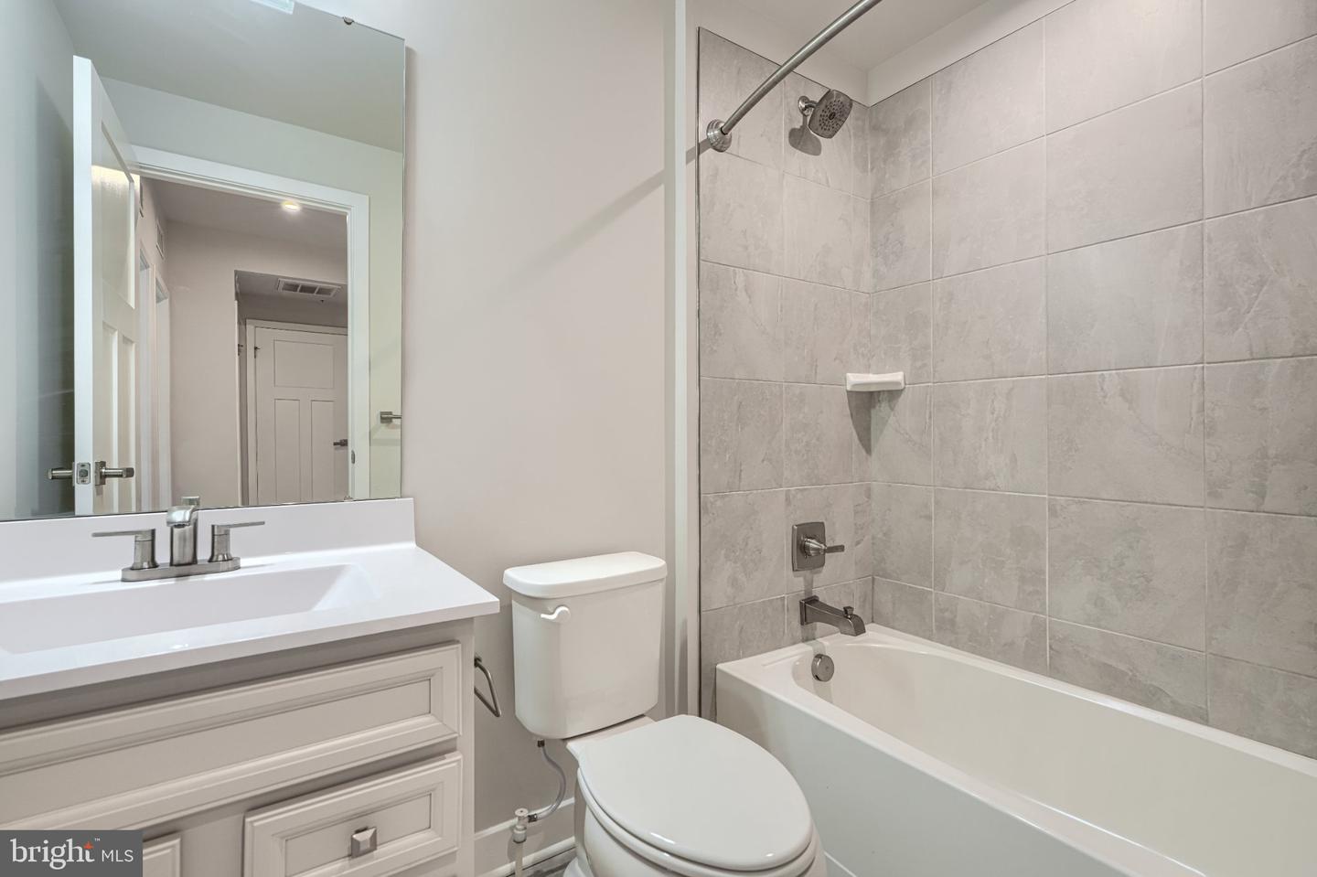 10720 Presidential Pkwy Property Photo 27