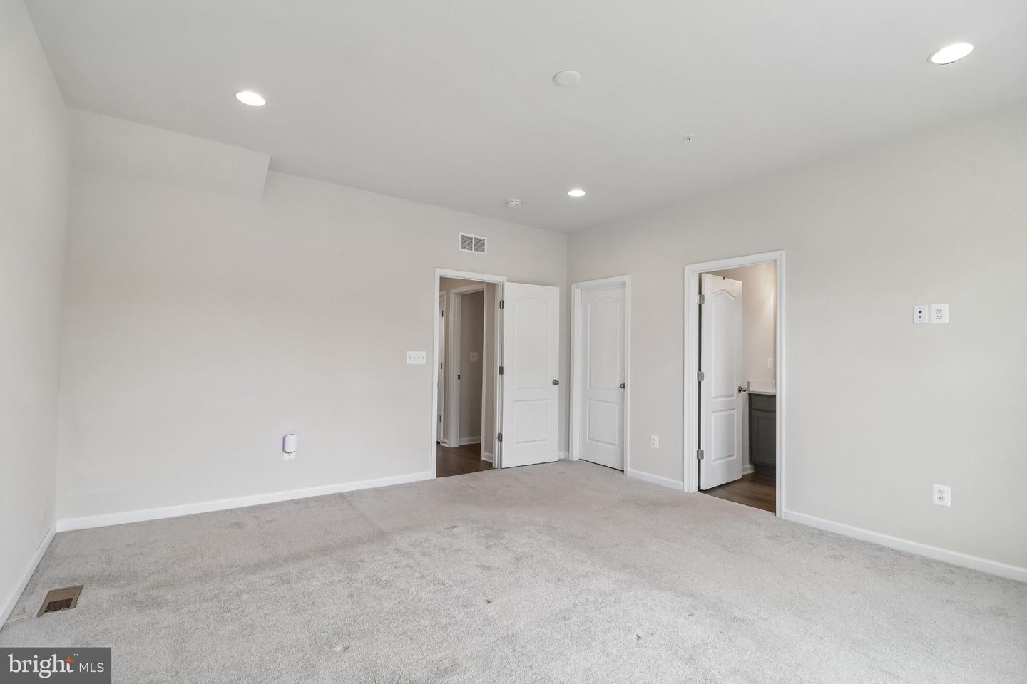 7720 Presidential Pkwy Property Photo 32